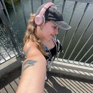 Meet your Posher, Sofa